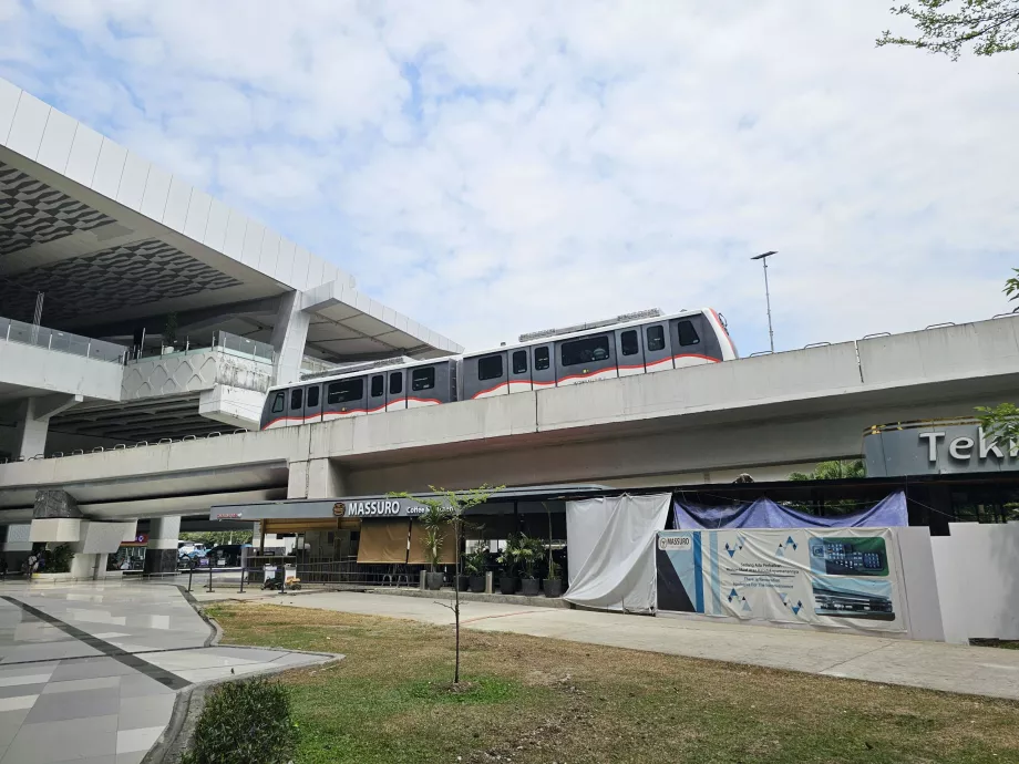 Train between terminals and to the railway station