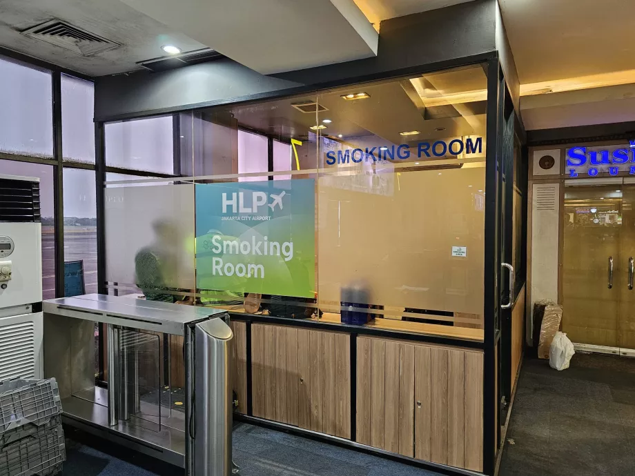 Smoking room, transit section