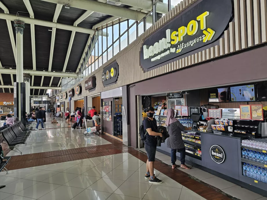 Shops, public part of Terminal 1