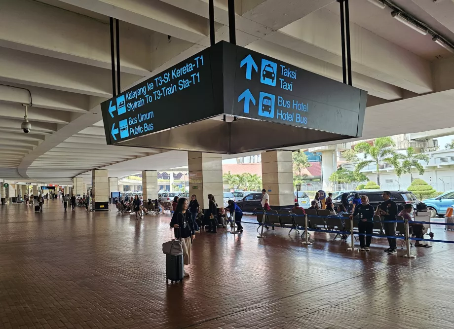 Traffic signs, Jakarta Airport