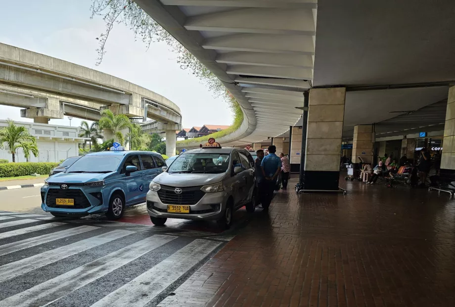 Taxi in front of Terminal 2