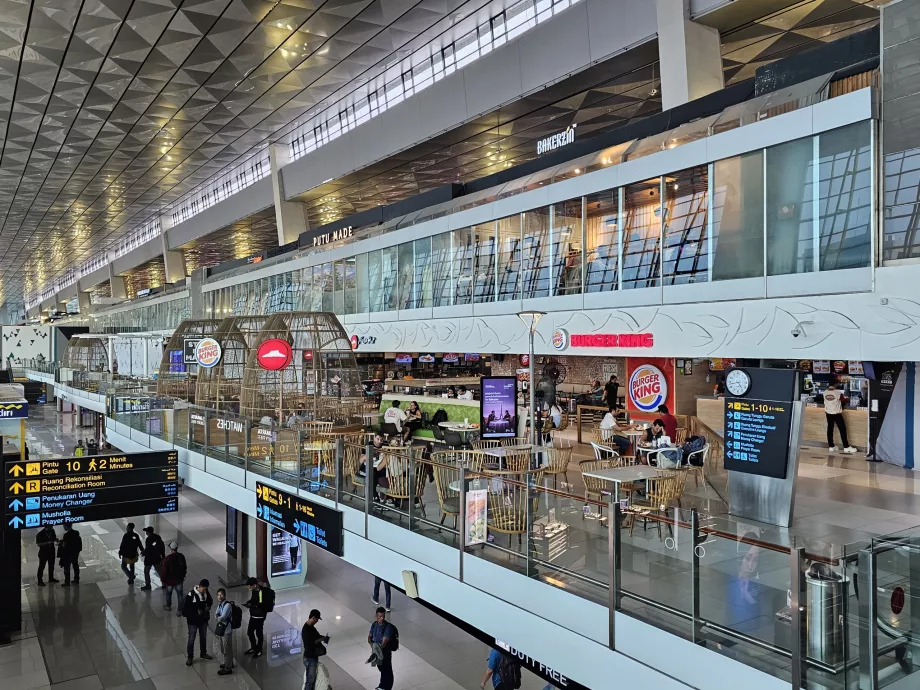 Restaurant in the transit area, Terminal 3