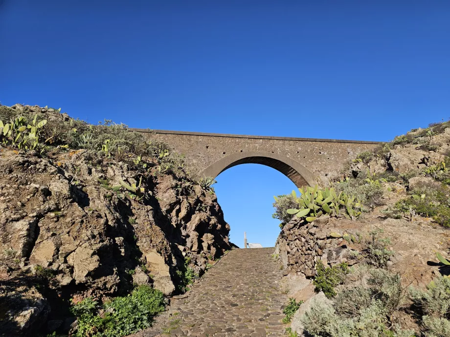 Aqueduct Arure