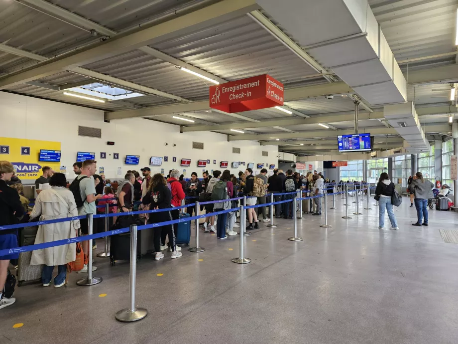 Check-in hall, Terminal 1