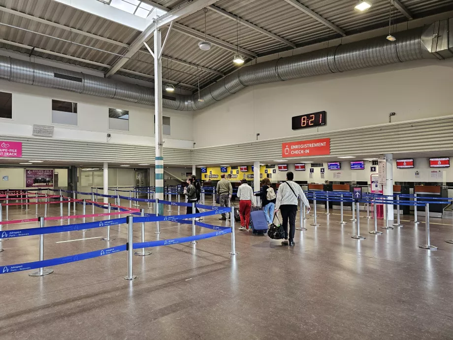 Check-in hall, Terminal 2