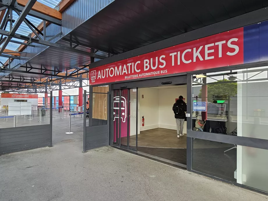 Ticket machines for buses to Paris