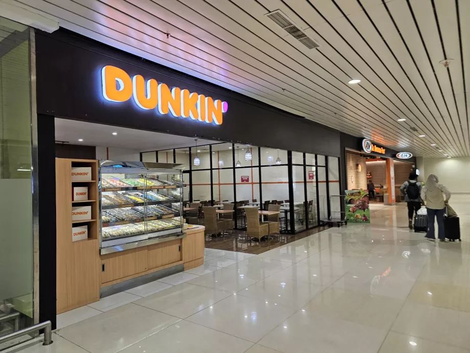 Restaurant in the public part of the arrivals hall