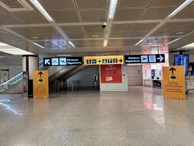 The corridor to the train leads from the 2nd floor of Terminal 3