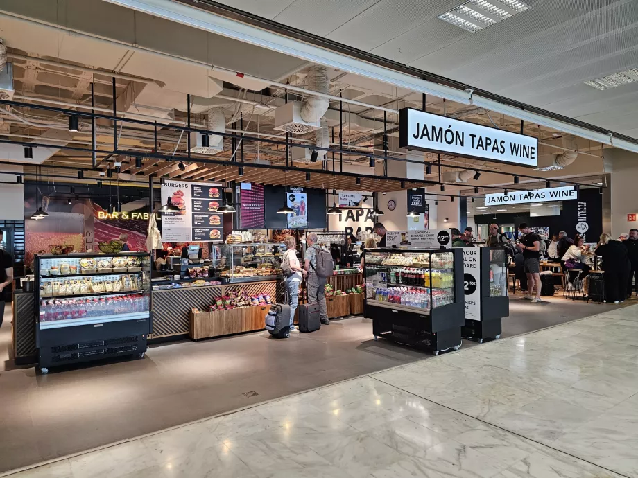 Food Court, transit zone