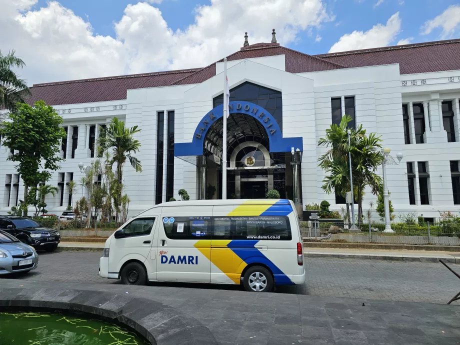 DAMRI bus stop in front of Bank Indonesia