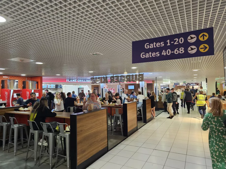 Food Court, transit zone