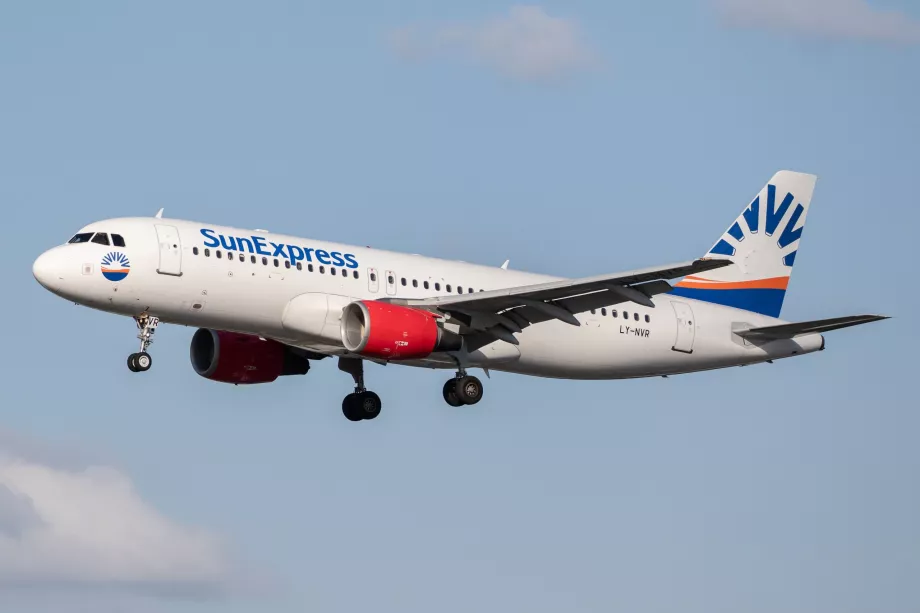 SunExpress aircraft LY-NVR