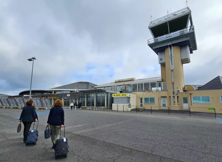 arrival by airport Rodez