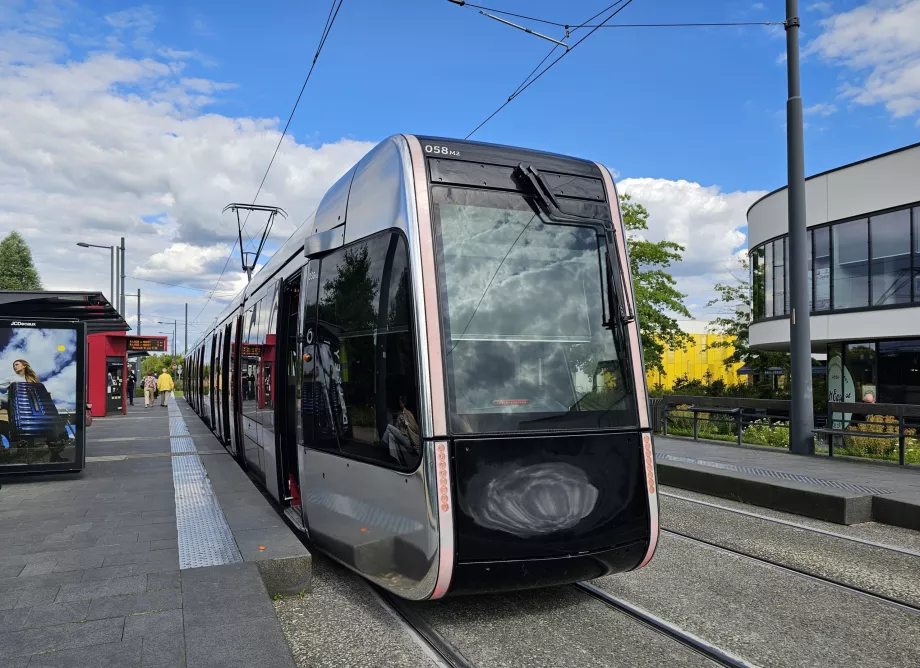 Tram at Vaucanson stop