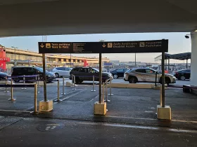 Taxi stands, terminals 1, 2, 3