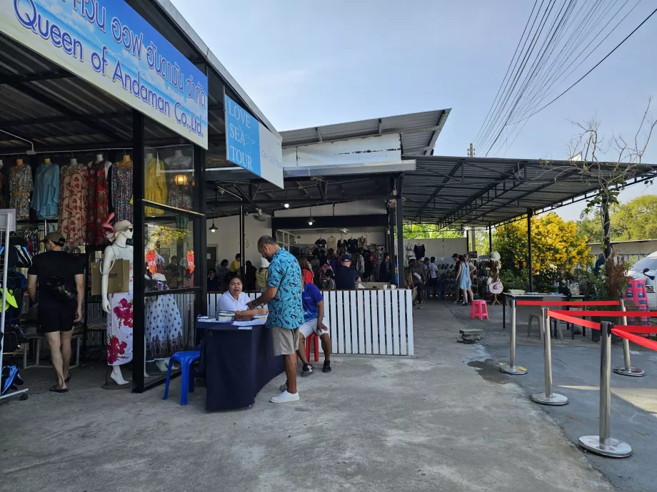 Check-in before the trip with the travel agency