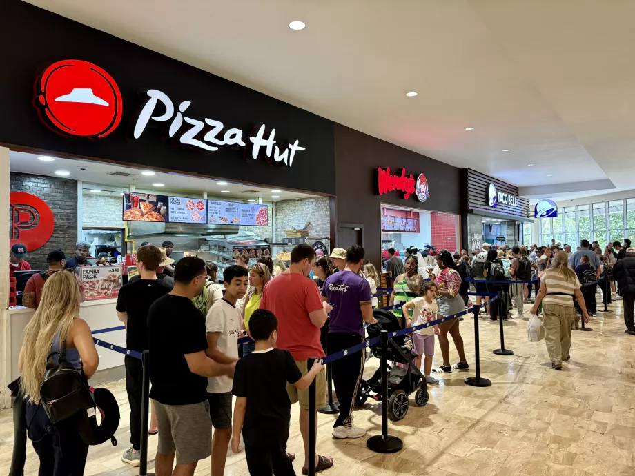 Fastfood restaurants at PUJ Airport