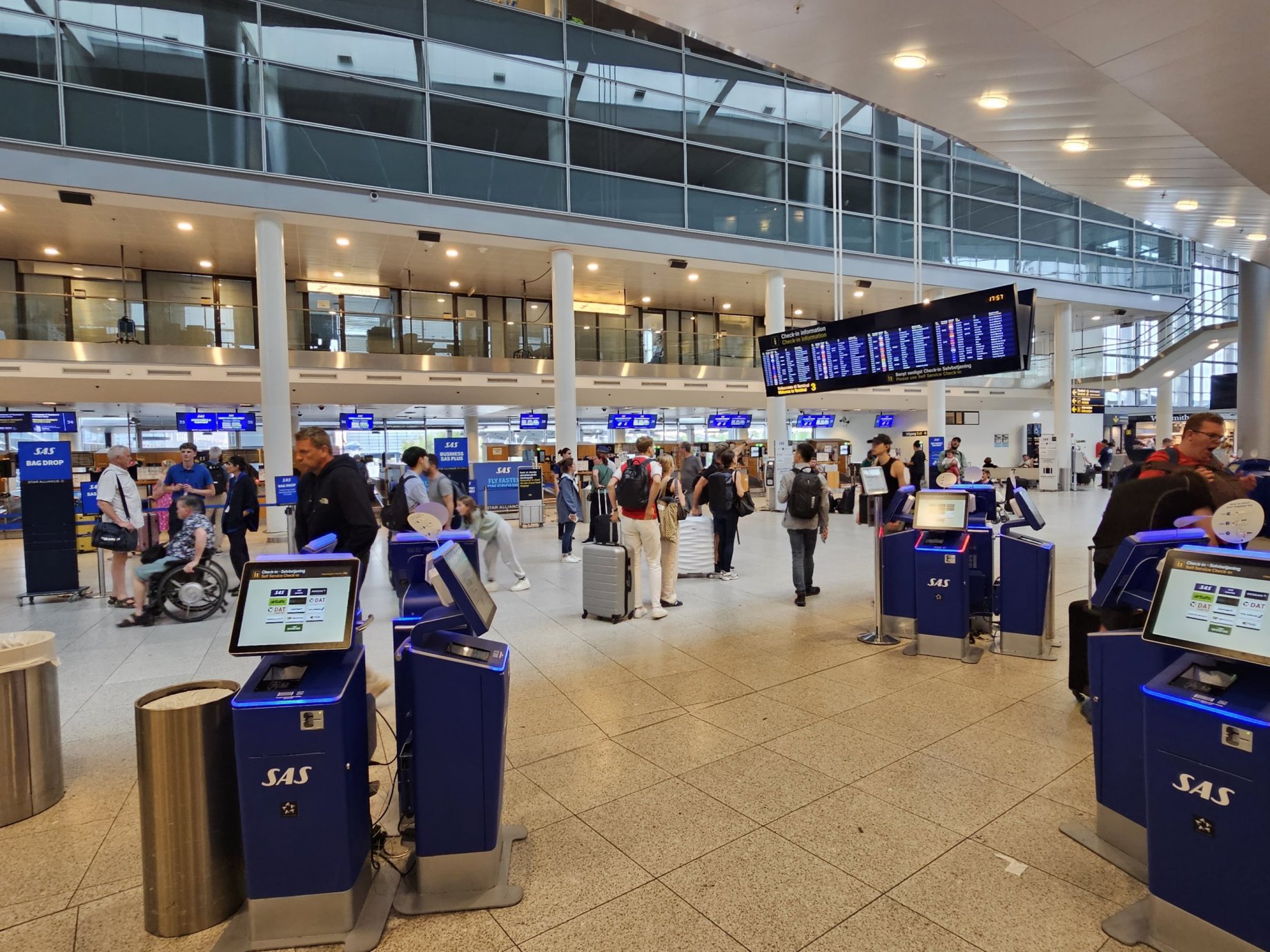 Connections and terminals at Copenhagen Airport (CPH)