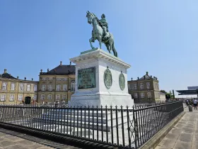 Equestrian statue of King Frederik V.