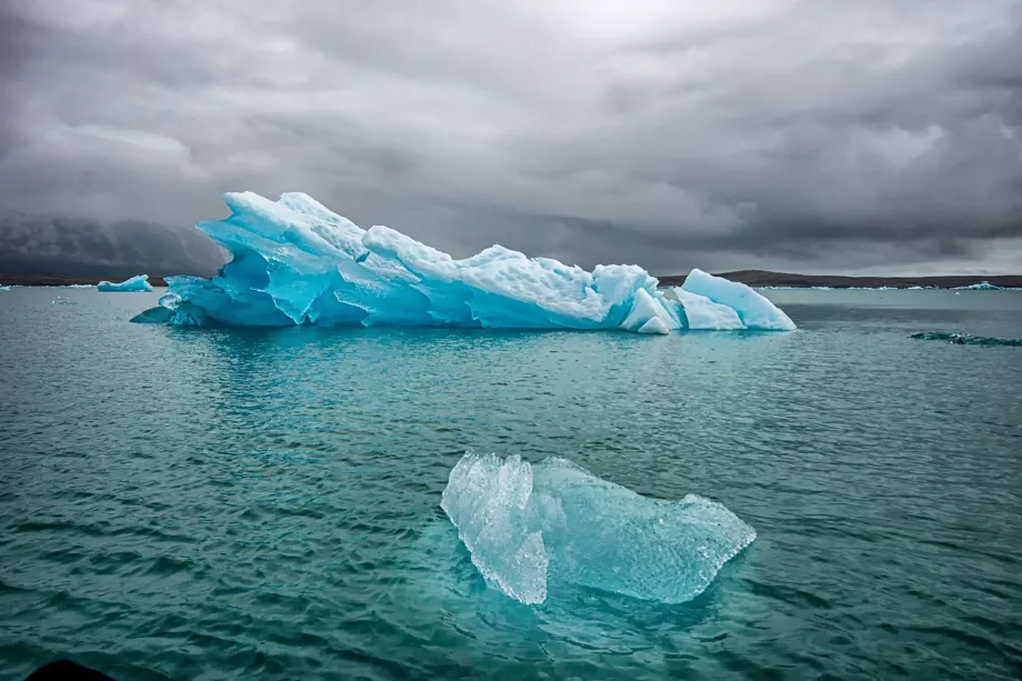 Glacial ice floes