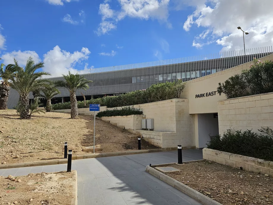 Entrance to car rental garages