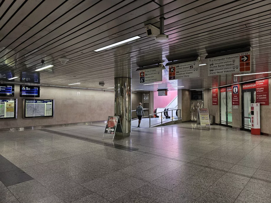 Exit to the trolleybus stop at Nádraží Veleslavín metro station