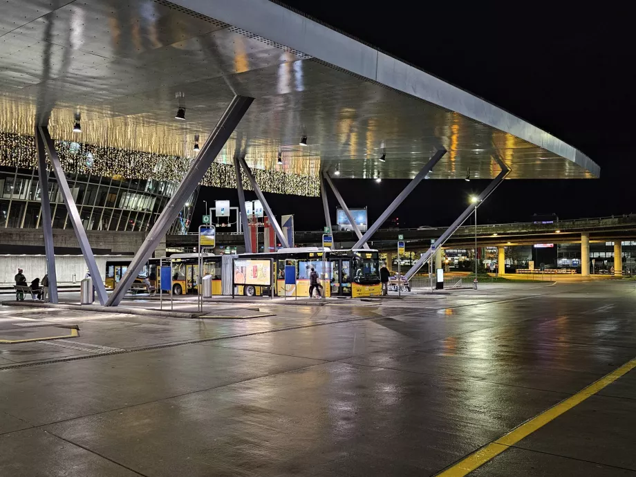 Bus station, airport ZRH