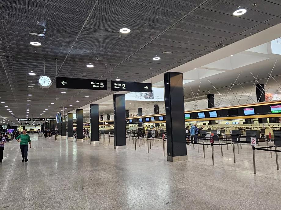 Check-in hall, ZRH Airport