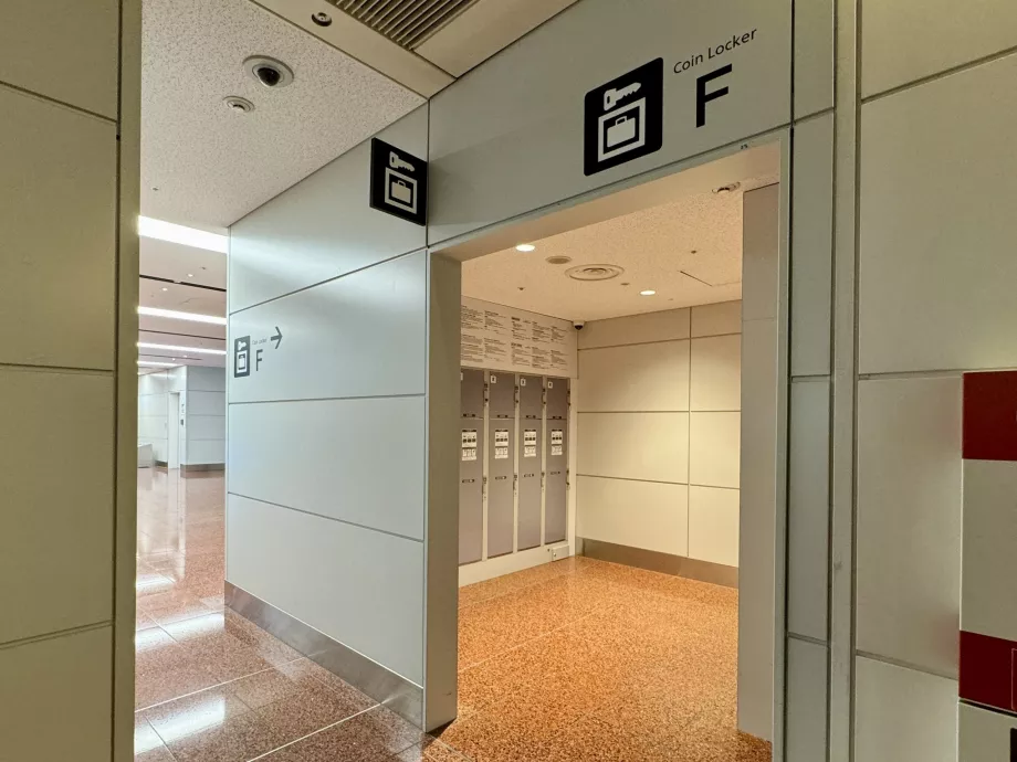 Luggage storage at Haneda Airport