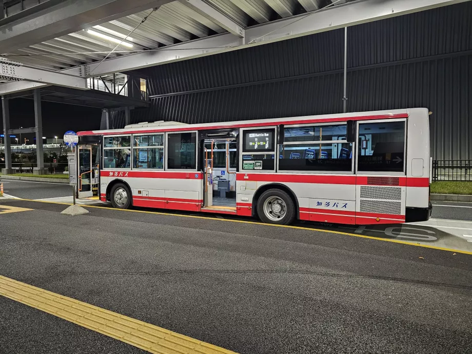 Shuttle bus between terminals