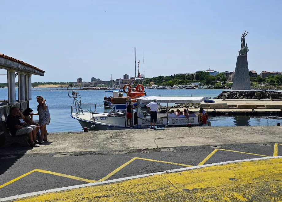 Boat dock direction Perla