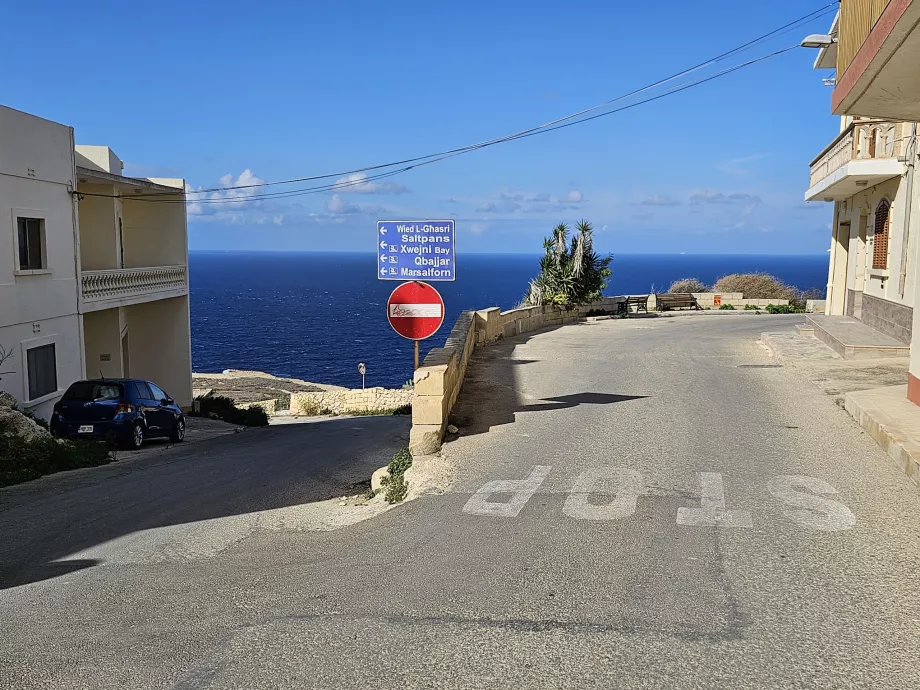 Traffic signs in Malta