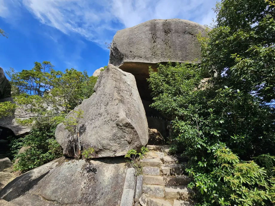 Walking route to Mount Misen