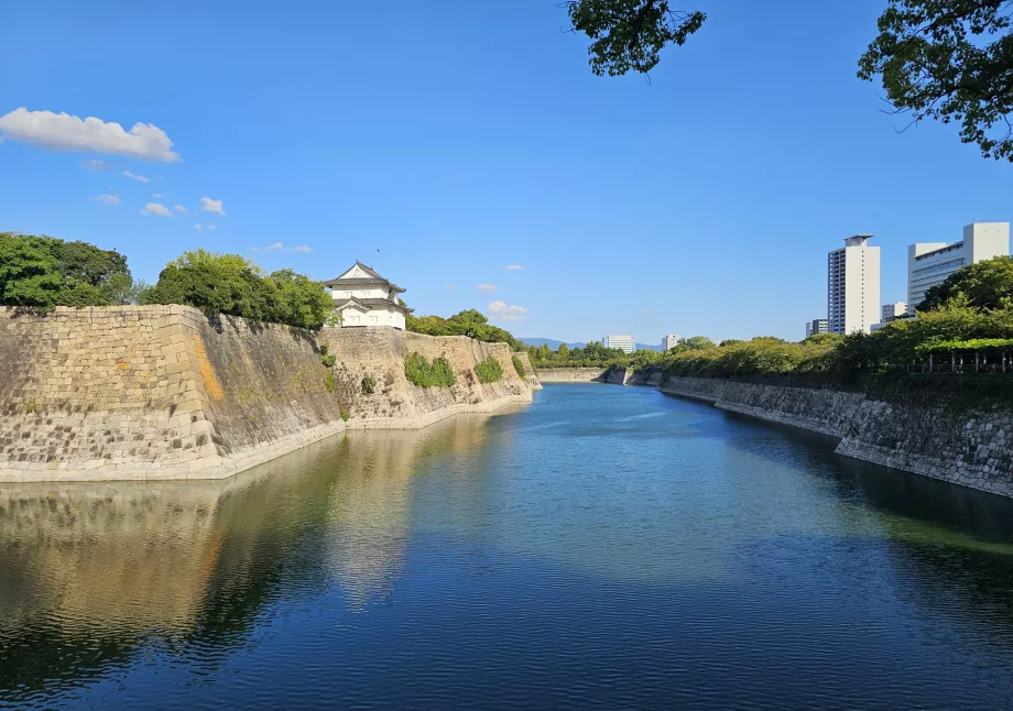 Osaka Castle, walls and moat