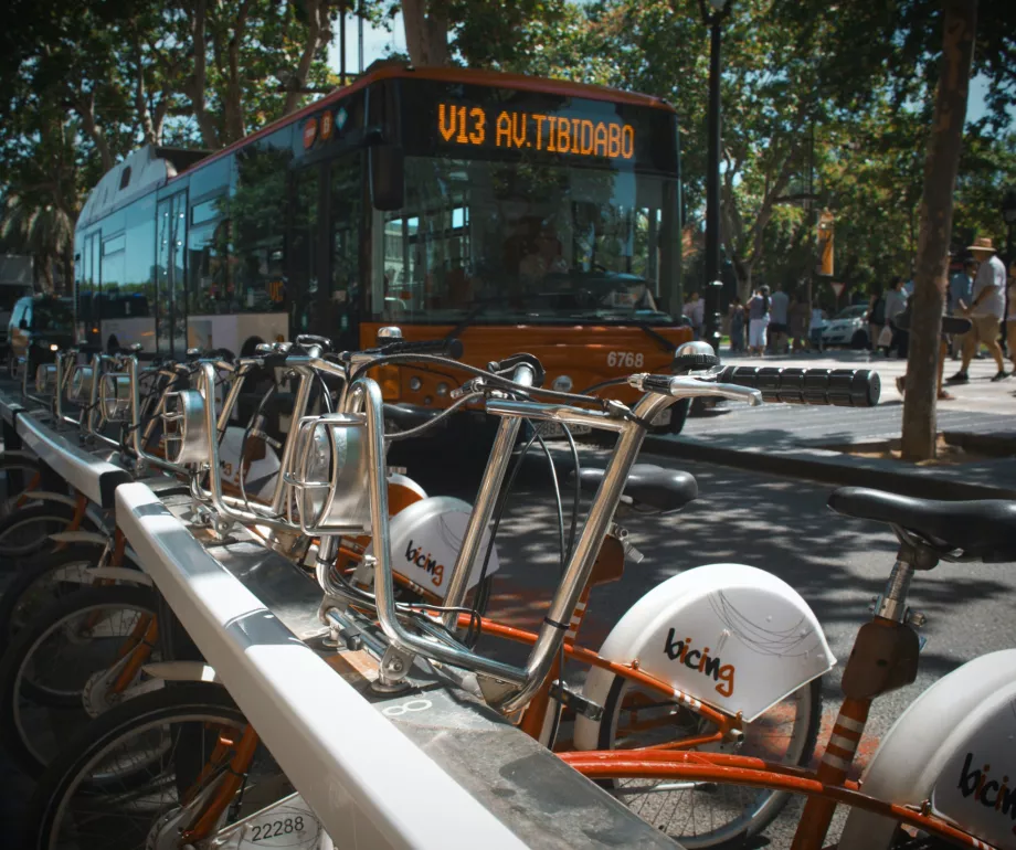 Bus and bike sharing Barcelona