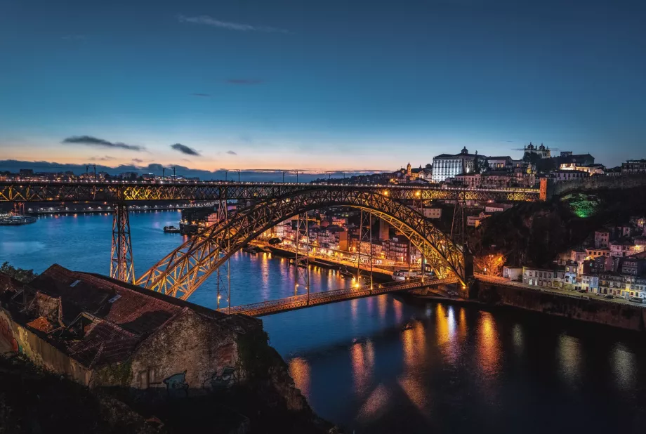 Bridge in the dark