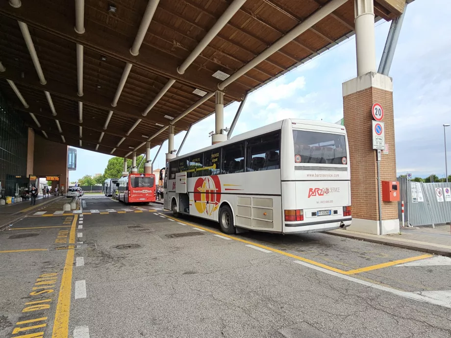 Buses to Venice, Mestre and Treviso AirLink (red in the middle)