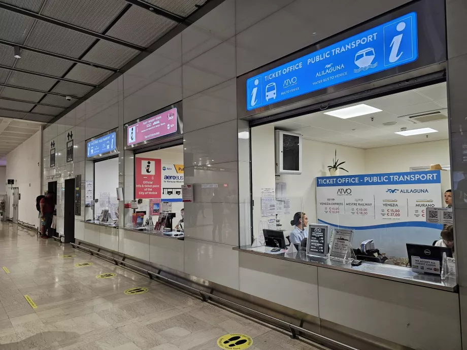 Ticket offices (from right: ATVO, ACTV, Alilaguna)